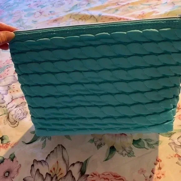 NWT Juicy Couture Light Blue Ladies Makeup Bag - Picture 2 of 3